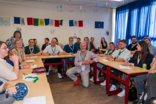 Bezoekers vieren het 80-jarig bestaan van De Breul in Zeist tijdens een jubileumprogramma met ontmoetingen, open lessen, optredens en activiteiten voor oud-leerlingen en oud-docenten.