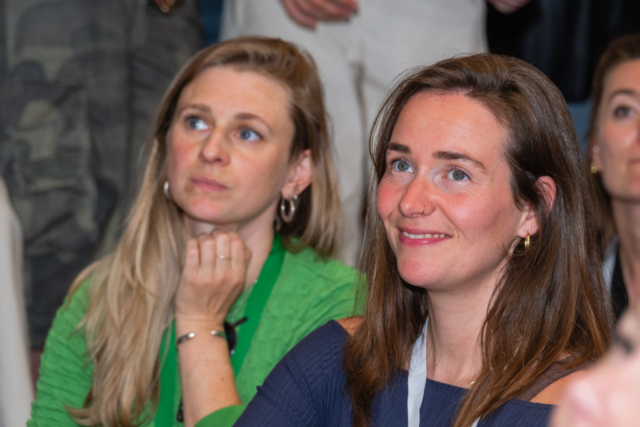 Bezoekers vieren het 80-jarig bestaan van De Breul in Zeist tijdens een jubileumprogramma met ontmoetingen, open lessen, optredens en activiteiten voor oud-leerlingen en oud-docenten.