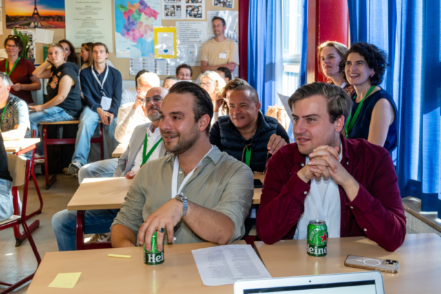 Bezoekers vieren het 80-jarig bestaan van De Breul in Zeist tijdens een jubileumprogramma met ontmoetingen, open lessen, optredens en activiteiten voor oud-leerlingen en oud-docenten.