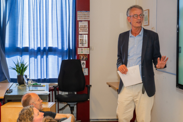 Bezoekers vieren het 80-jarig bestaan van De Breul in Zeist tijdens een jubileumprogramma met ontmoetingen, open lessen, optredens en activiteiten voor oud-leerlingen en oud-docenten.