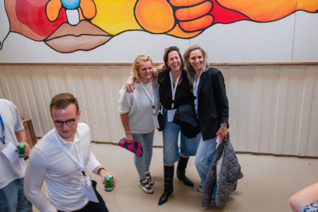 Bezoekers vieren het 80-jarig bestaan van De Breul in Zeist tijdens een jubileumprogramma met ontmoetingen, open lessen, optredens en activiteiten voor oud-leerlingen en oud-docenten.