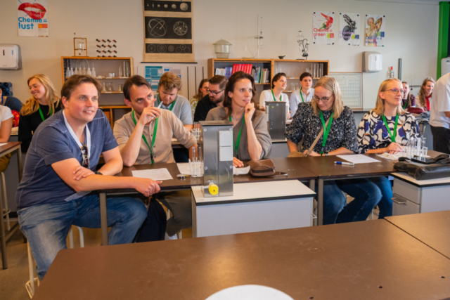 Bezoekers vieren het 80-jarig bestaan van De Breul in Zeist tijdens een jubileumprogramma met ontmoetingen, open lessen, optredens en activiteiten voor oud-leerlingen en oud-docenten.