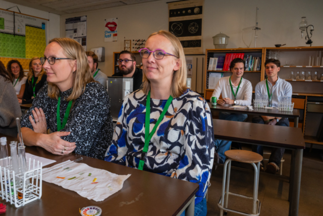 Bezoekers vieren het 80-jarig bestaan van De Breul in Zeist tijdens een jubileumprogramma met ontmoetingen, open lessen, optredens en activiteiten voor oud-leerlingen en oud-docenten.