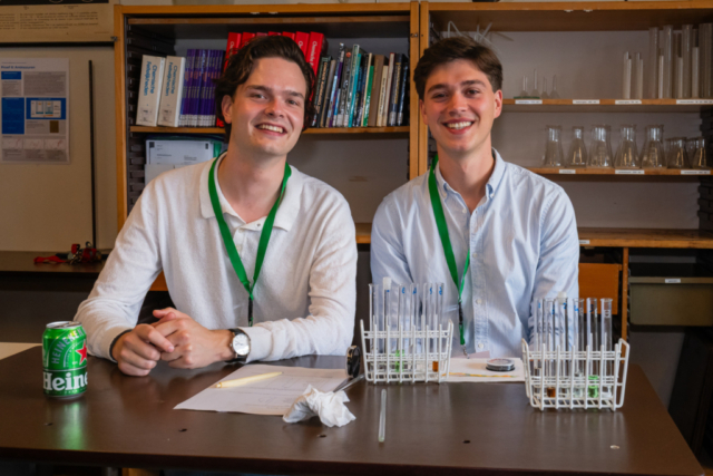 Bezoekers vieren het 80-jarig bestaan van De Breul in Zeist tijdens een jubileumprogramma met ontmoetingen, open lessen, optredens en activiteiten voor oud-leerlingen en oud-docenten.