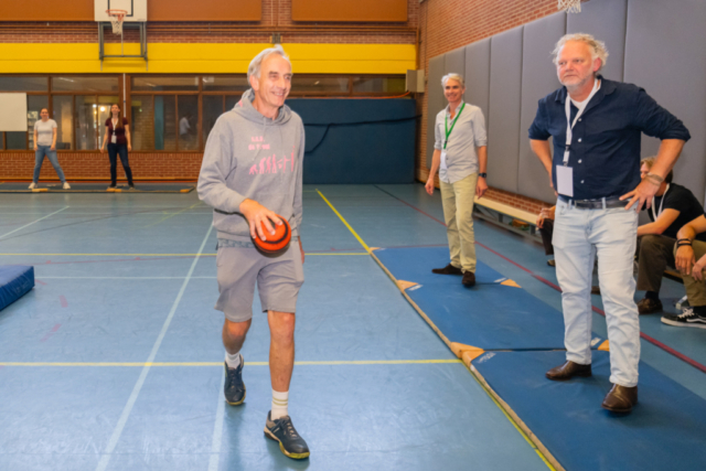 Bezoekers vieren het 80-jarig bestaan van De Breul in Zeist tijdens een jubileumprogramma met ontmoetingen, open lessen, optredens en activiteiten voor oud-leerlingen en oud-docenten.