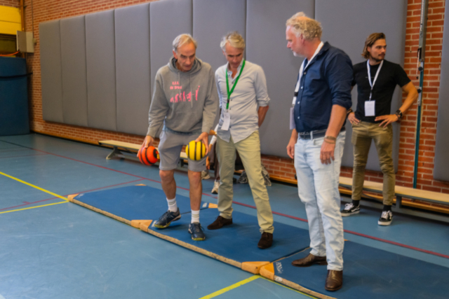 Bezoekers vieren het 80-jarig bestaan van De Breul in Zeist tijdens een jubileumprogramma met ontmoetingen, open lessen, optredens en activiteiten voor oud-leerlingen en oud-docenten.