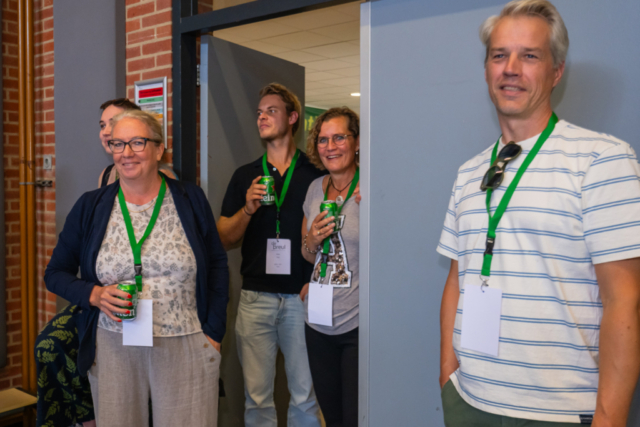 Bezoekers vieren het 80-jarig bestaan van De Breul in Zeist tijdens een jubileumprogramma met ontmoetingen, open lessen, optredens en activiteiten voor oud-leerlingen en oud-docenten.